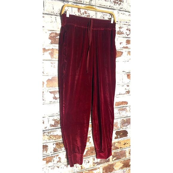 NWT Fabletics Luxe Velour Jogger in Cherry Burst Red - Picture 4 of 11